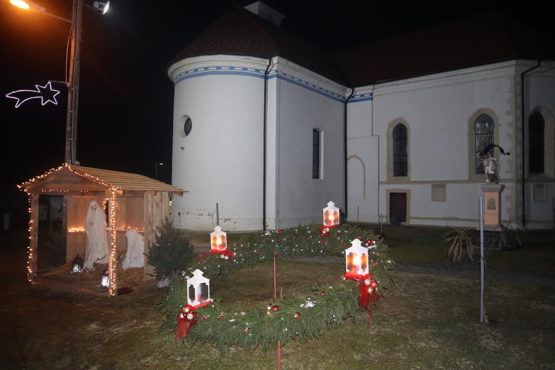 Na adventskom vijencu u centru Svetog Martina na Muri ove je subote upaljena još jedna svijeća.