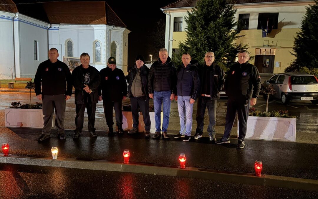 Zapaljene svijeće u znak sjećanja i dubokog poštovanja prema svim žrtvama Domovinskog rata