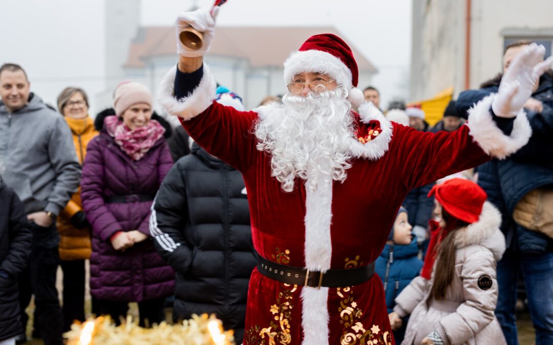 Održan tradicionalni Božićni sajam te podjela darova za djecu